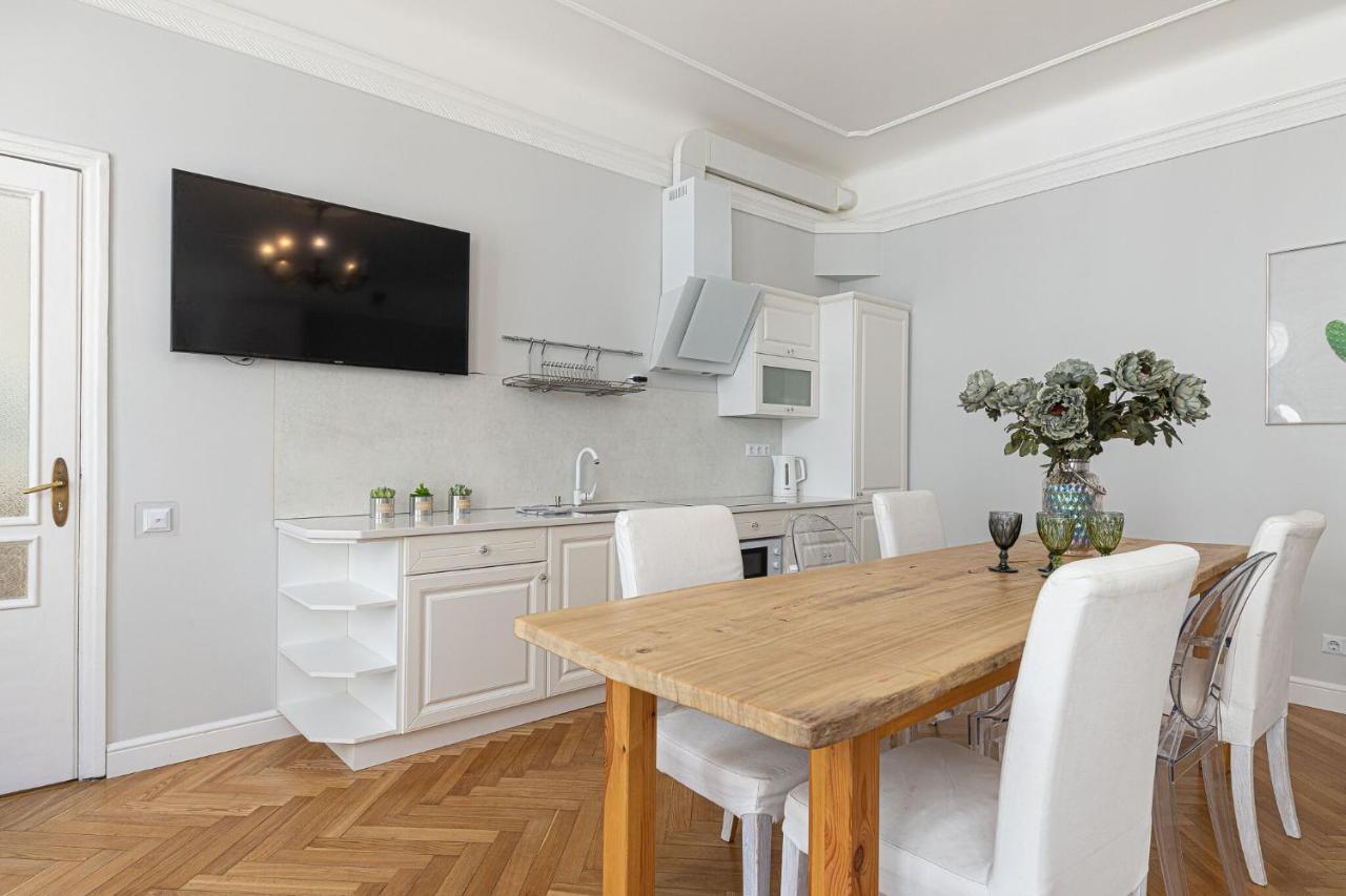 Modern History Apartment Таллин Экстерьер фото
